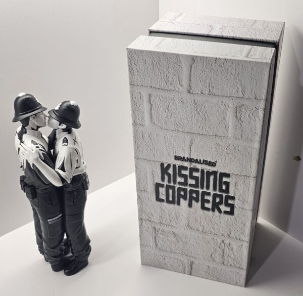 Mighty Jaxx Banksy Kissing Coppers Limited Statue Fashion Collectible New Stock