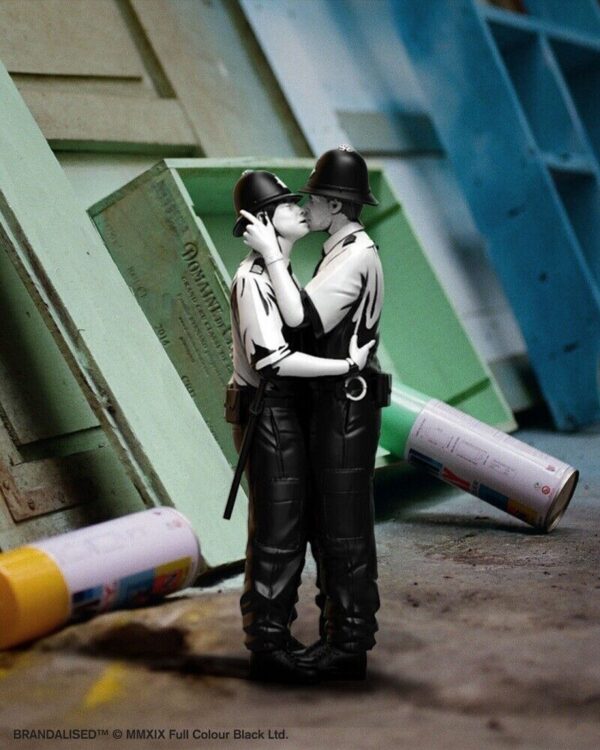 Mighty Jaxx Banksy Kissing Coppers Limited Statue Fashion Collectible New Stock